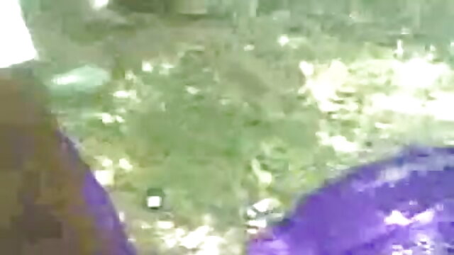 गुलाबी अधोवस्त्र में गर्म गोरा उसके टैटू दोस्त को fucks फुल सेक्सी मूवी वीडियो में