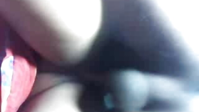 Pantyhose में Milf एक लंबे काले डिक पर फुल सेक्सी वीडियो फिल्म बैठता है