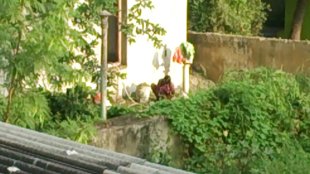 पूल द्वारा एक हंक सेक्सी फुल फिल्म सेक्सी के साथ गुदा में लेग्गी श्यामला चुदाई