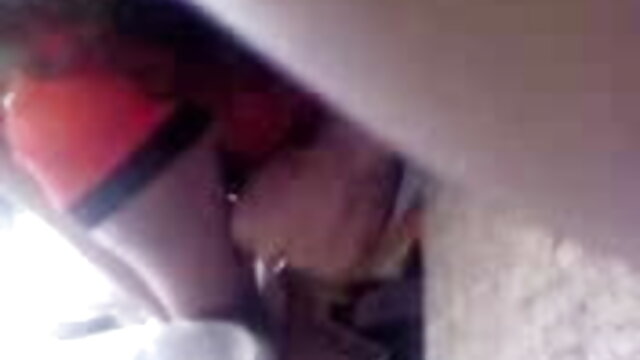 मीठी चूत को हिंदी सेक्सी मूवी वीडियो में सहलाता है