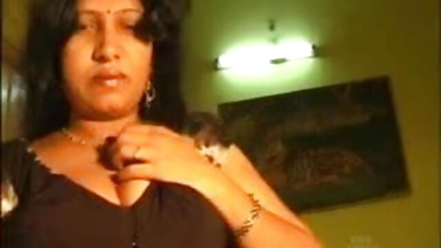 बेली ब्रुक एक दोस्त को एक कार में एक blowjob देता है और खुद को उसे इंग्लिश फुल सेक्स फिल्म देता है
