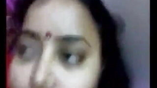 बड़े स्तनों के साथ संकीर्ण आंखों के श्यामला आदमी को एक गहरी blowjob देता है और उसके साथ हिंदी मूवी सेक्सी हिंदी मूवी सेक्सी चुदाई करता है
