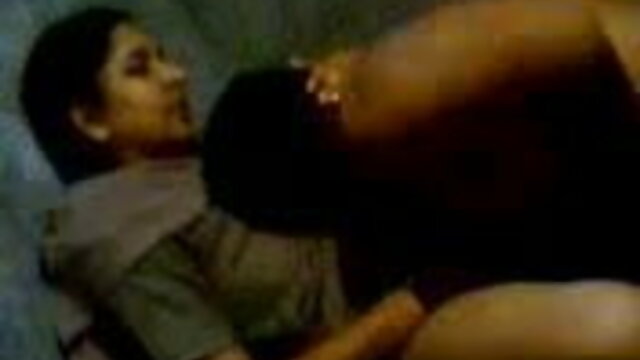 मेहमान एक मनमौजी सक्शन के बाद फटे चड्डी में गोरा दिखाई सेक्सी हिंदी वीडियो मूवी देता है