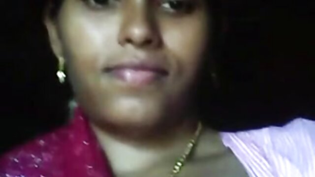 एक हिंदी मूवी वीडियो सेक्सी बुजुर्ग अमेरिकी महिला सीढ़ियों पर वाइब्रेटर से हस्तमैथुन करती है