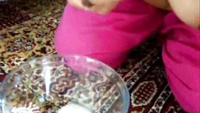 HOMEMADE PORN: सुडौल सौंदर्य हिंदी पिक्चर सेक्सी मूवी एक आदमी द्वारा गड़बड़ हो जाता है