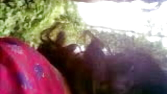 एक tanned आदमी एक बड़ा मुर्गा पर एक श्यामला गधे को धकेलता है हिंदी सेक्सी वीडियो फुल मूवी