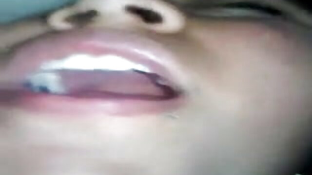 गोरा कास्टिंग में निर्देशक को blowjob देता हिंदी की सेक्सी मूवी है