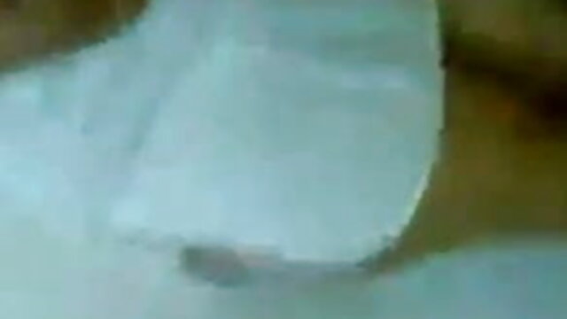 संचिका तैराक खुद को सेक्सी वीडियो मूवी हिंदी में पूल में स्ट्रोक करता है