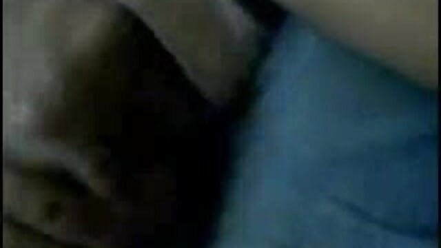 सुडौल सेक्सी फुल मूवी हिंदी वीडियो श्यामला एक दोस्त के साथ fucks और मुँह में सह हो जाता है