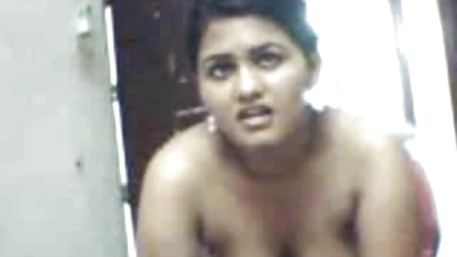काले स्टॉकिंग्स में एक युवा मालकिन हिंदी में फुल सेक्सी मूवी की गांड में हखल की चुदाई
