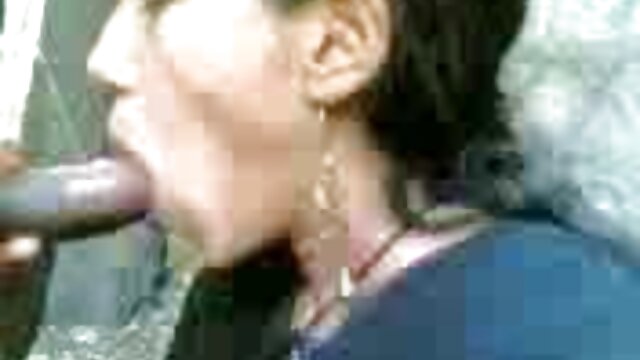 छोटे स्तनों के साथ गोरा कास्टिंग में एक हिंदी सेक्सी मूवी फिल्म blowjob किया