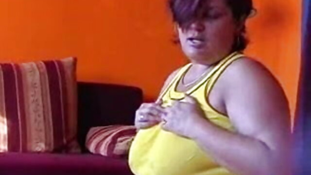 गलफुल्ला माँ स्नान में हिंदी मूवी वीडियो सेक्सी शरीर धोती है
