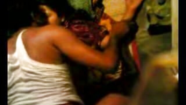 सुंदर सिपाही एक अपराधी को हिंदी में फुल सेक्सी फिल्म सेक्स के बदले भागने में मदद करता है
